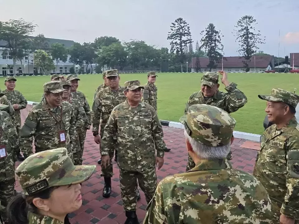 Presiden Prabowo Subianto bersama para menteri, Wakil Menteri, Kepala Badan, Utusan Khusus dan Staf Khusus Presiden di Lapangan Sapta Marga, Akademi Militer Magelang, Jumat (25/10/2024). (Foto: IST)