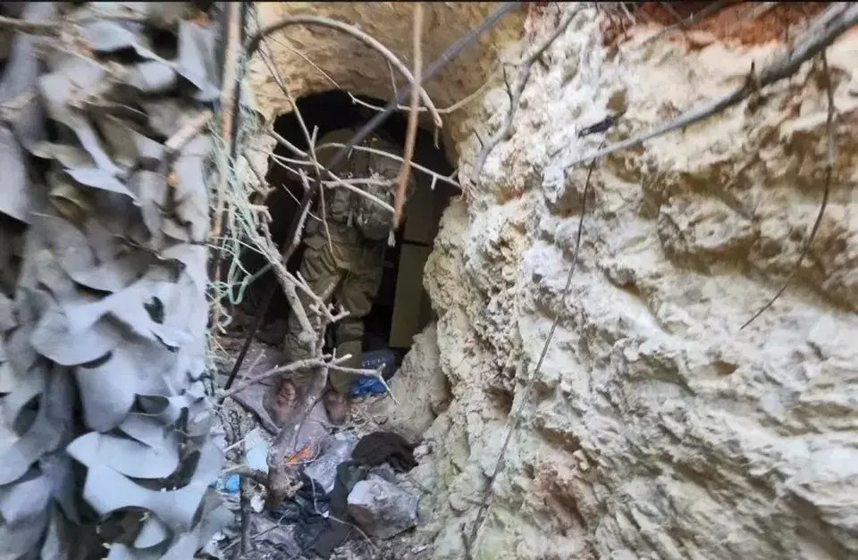Kompleks bawah tanah Hizbullah yang diserbu oleh tentara Israel IDF pada 24 Oktober 2024. Militer Israel (IDF) klaim telah menemukan terowongan buatan Hizbullah di dekat perbatasan Israel, yang diperkirakan dapat menjadi ancaman. (Foto: IDF)