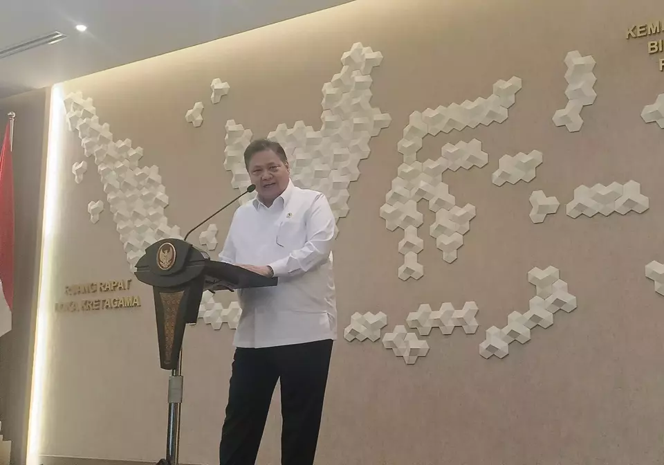 Menteri Koordinator Bidang Perekonomian Airlangga Hartarto dalam konferensi pers di Kantor Kementerian Koordinator Bidang Perekonomian pada Selasa (5/11/2024). (Investor Daily/Arnoldus Kristianus)