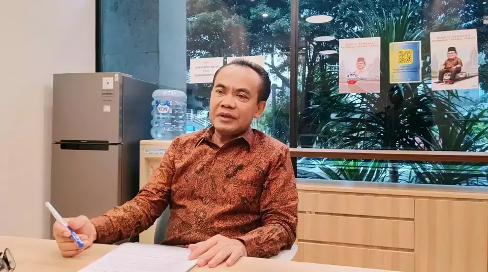 Sekretaris Kementerian Koordinator Bidang Perekonomian Susiwijono Moegiarso di Kantor Kementerian Koordinator Bidang Perekonomian pada Selasa (12/11/2024). (Investor Daily/Arnoldus Kristianus)


