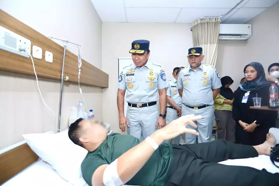 Direktur Utama Jasa Raharja, Rivan A. Purwantono, hadir langsung ke RS Abdul Radjak untuk memberikan dukungan kepada korban kecelakaan beruntun yang terjadi di Tol Cipularang. (Foto ist)