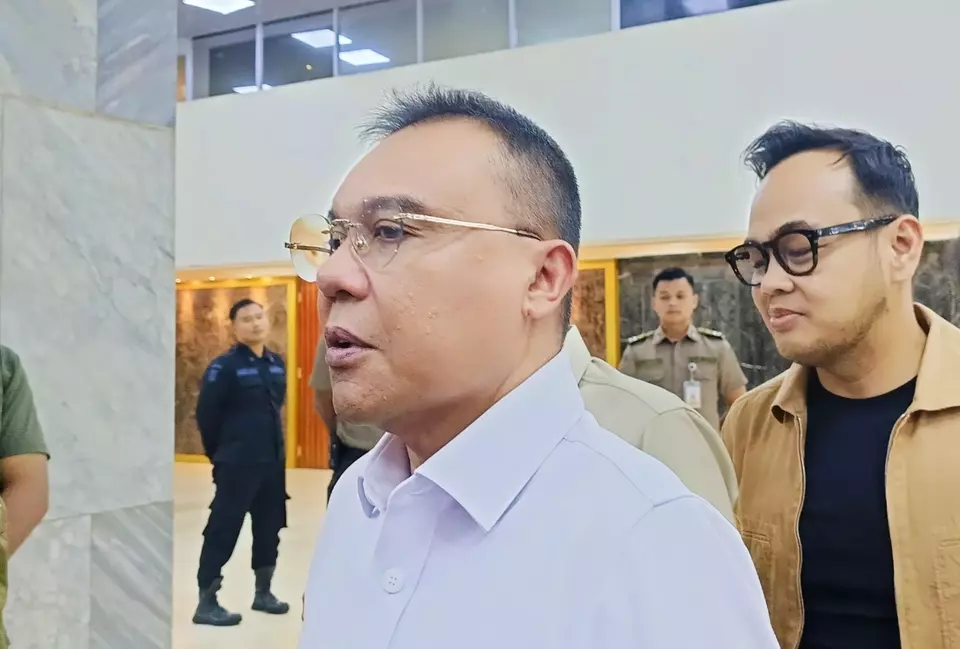 Wakil Ketua DPR Sufmi Dasco Ahmad saat memberikan keterangan kepada media di Gedung DPR pada Jumat (6/12/2024). (Investor Daily/Arnoldus Kristianus)