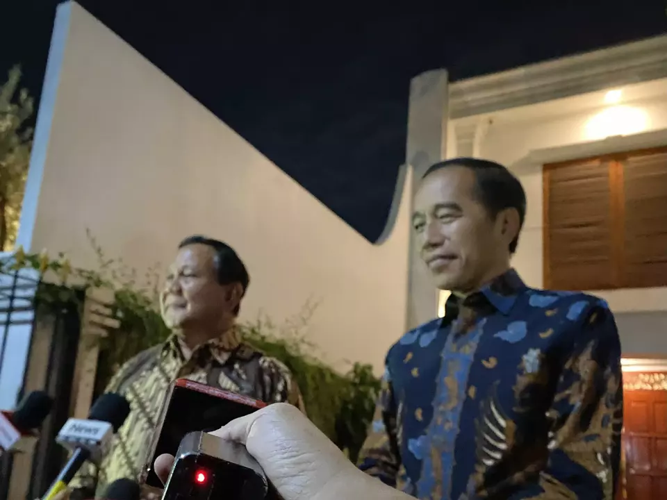 Presiden ke-7 RI Joko Widodo (Jokowi) menemui Presiden Prabowo Subianto di rumah kediaman Prabowo di Jalan Kertanegara IV, Kebayoran Baru, Jakarta Selatan, Jumat (6/12/2024) malam. (Ichsan Ali)