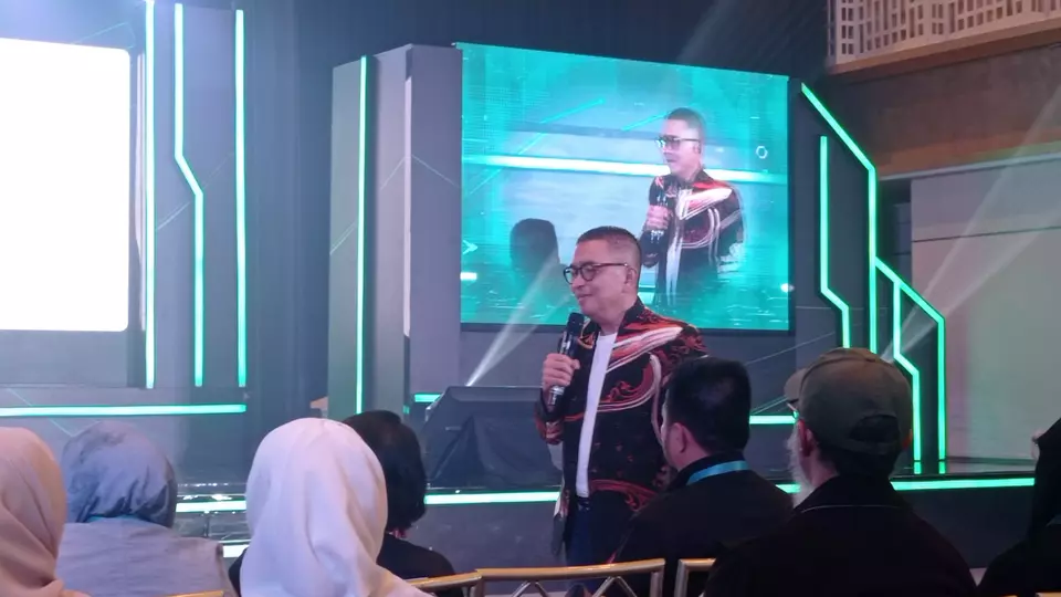 Pebisnis dan motivator Helmy Yahya memaparkan potensi bisnis laundry pada Laundry Innovation Summit  2024 di Jakarta, pada Selasa (10/11/2024).