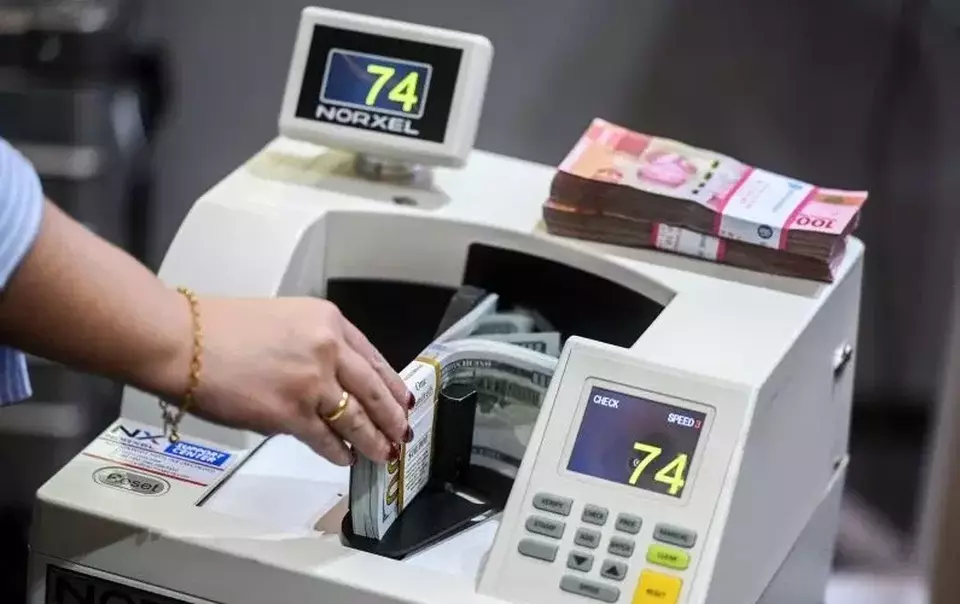  ilustrasi nilai tukar rupiah terhadap dolar AS
ANTARA FOTO/Rivan Awal Lingga/rwa.

