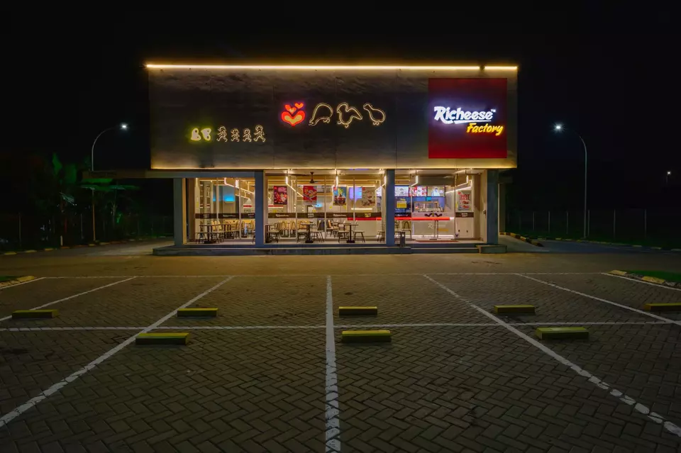 Richeese Factory (RF), salah satu jaringan makanan cepat saji lokal. (ist)