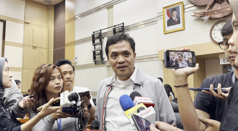 Ketua Komisi III DPR Habiburokhman di gedung DPR, kompleks parlemen, Senayan, Jakarta, Kamis, 19 Desember 2024. (Foto: Yustinus Patris Paat)