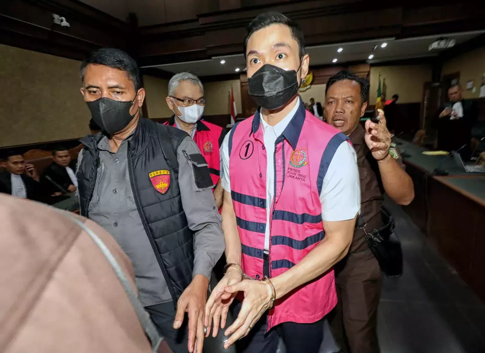 Harvey Moeis usai menerima putusan Majelis Hakim Tipikor, PN Jakarta Selatan Senin (23/12/2024). (Foto: Joanito De Saojoao)