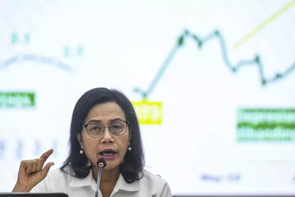 Menteri Keuangan Sri Mulyani Indrawati menyampaikan keterangan saat konferensi pers APBN Kita di Kemenkeu, Jakarta, Senin (6/1/2025). (ANTARA FOTO/Hafidz Mubarak A)