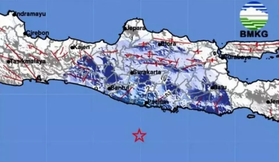 BMKG menyebutkan gempa tektonik dangkal yang mengguncang Pacitan, Jawa Timur dan sejumlah daerah di Jawa Tengah dipicu aktivitas megathrust. Pusat gempa terletak di laut pada kedalaman 29 kilometer (km) dengan koordinat 8.88 derajat LS dan 110.97 derajat BT atau berjarak 79 km dari arah barat daya Pacitan, Jawa Timur pada Sabtu (11/1/2025). (Foto: ANTARA/HO-Pusat Gempa Bumi dan Tsunami BMKG/am)