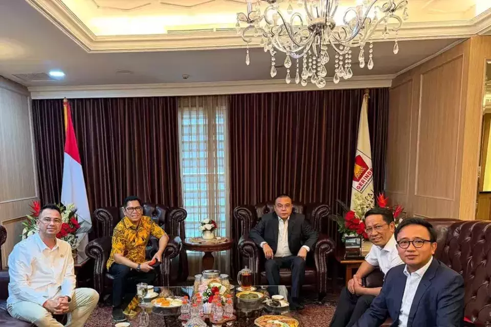 Utusan Khusus Presiden Bidang Generasi Muda dan Pekerja Seni Raffi Ahmad saat menyambangi Kompleks Parlemen, Senayan, Jakarta, Senin (13/1/2024). (Foto: ANTARA/Instagram @raffinagita1717)