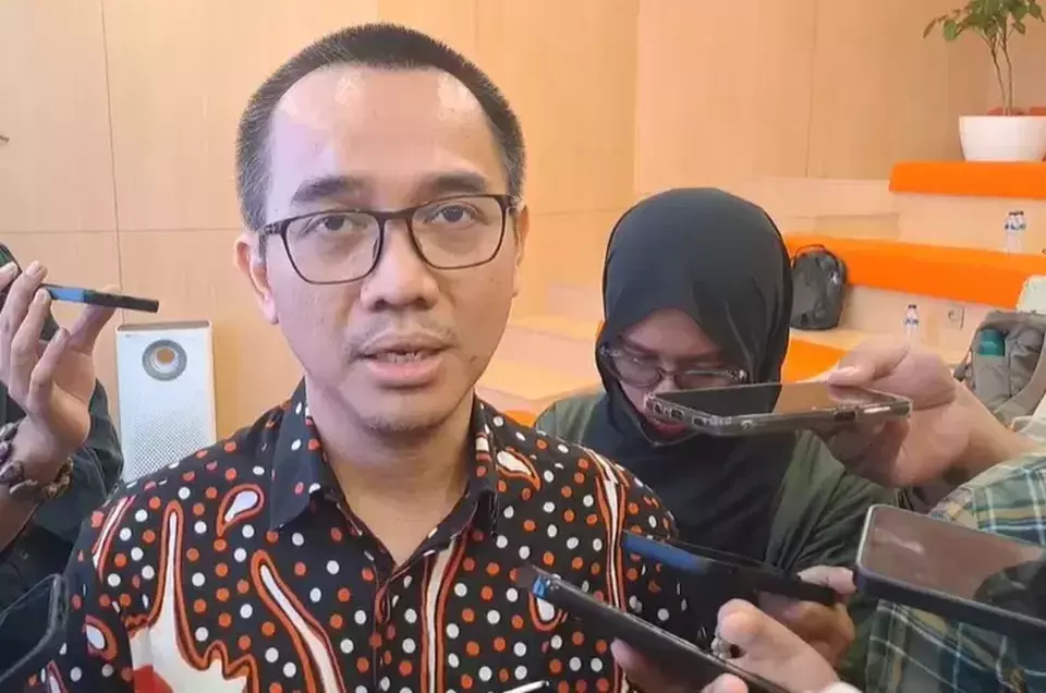 Chief Economist & Head of Research Mirae Asset Sekuritas Indonesia, Rully Arya Wisnubroto di Jakarta, pada Selasa (14/1/2025). (B-Universe Photo/Bambang Ismoyo)