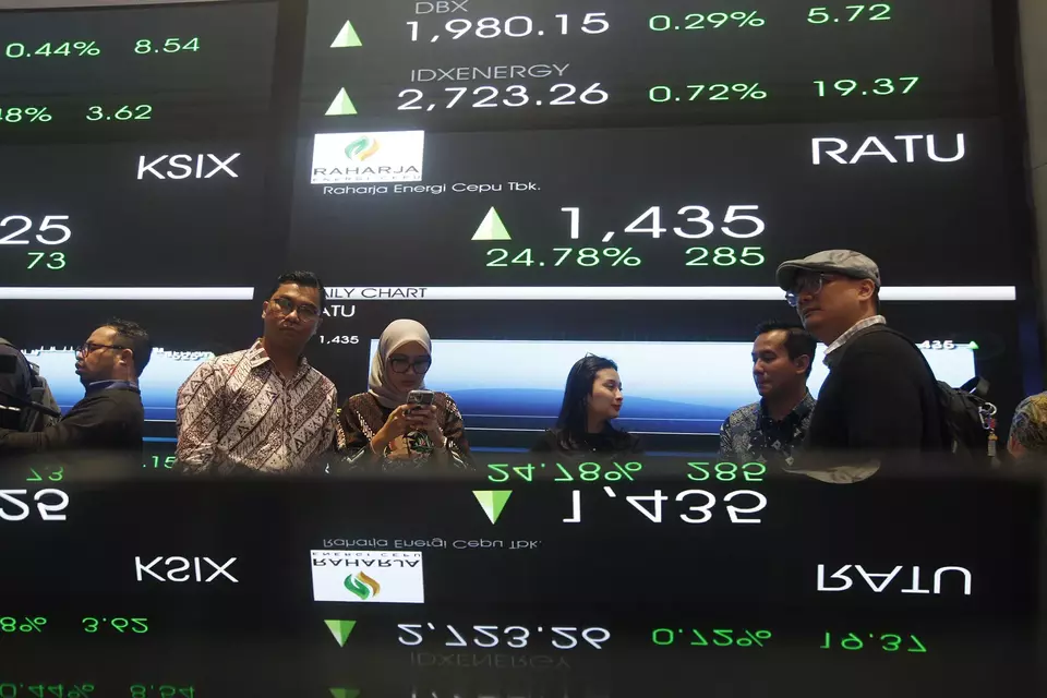 Pengunjung berada di galeri Bursa Efek Indonesia, Jakarta. (Investor Daily/David Gita Roza)