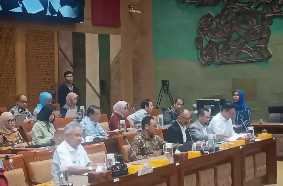Menteri Pendidikan Tinggi, Sains, dan Teknologi (Mendiktisaintek) Satryo Soemantri Brodjonegoro saat menghadiri rapat kerja (raker) yang digelar secara tertutup oleh Komisi X DPR RI di Kompleks Parlemen, Jakarta, Kamis (23/1/2025). (Foto: ANTARA/Tri Meilani Ameliya)