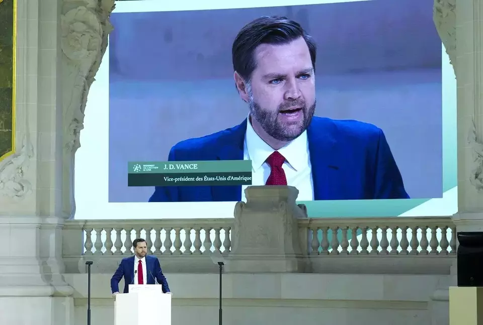 Wakil Presiden Amerika Serikat JD Vance menyampaikan pidato selama KTT Aksi Kecerdasan Buatan di Grand Palais di Paris, Prancis, Selasa (11/2/2025). (Foto: Sean Kilpatrick/ The Canadian Press via AP)