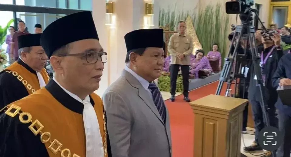 Presiden Prabowo Subianto bersama Ketua Mahkamah Agung (MA) Sunarto dalam sidang istimewa laporan tahunan MA 2024 di Gedung MA Jakarta, Rabu (19/2/2025).