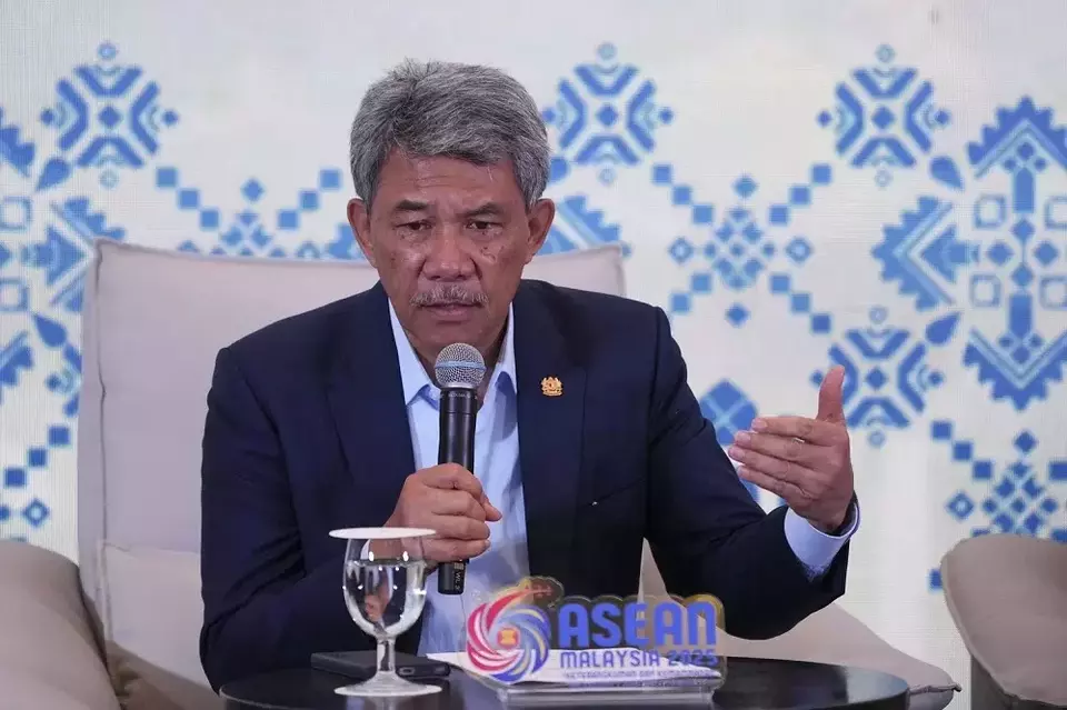 Menteri Luar Negeri (Menlu) Malaysia Mohamad Hasan mengatakan tarif yang diterapkan Presiden Amerika Serikat (AS) Donald Trump akan menjadi tantangan bagi Malaysia karena produk listrik dan elektronik mencakup 60% perdagangannya dengan AS. (Foto: EPA-EFE)