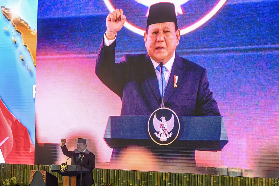 Presiden Prabowo Subianto menyampaikan pidato sambutannya dalam peluncuran badan pengelola investasi Daya Anagata Nusantara (Danantara) Istana Merdeka, Jakarta Pusat, Senin (24/2/2025). (ANTARA FOTO/Muhammad Adimaja)