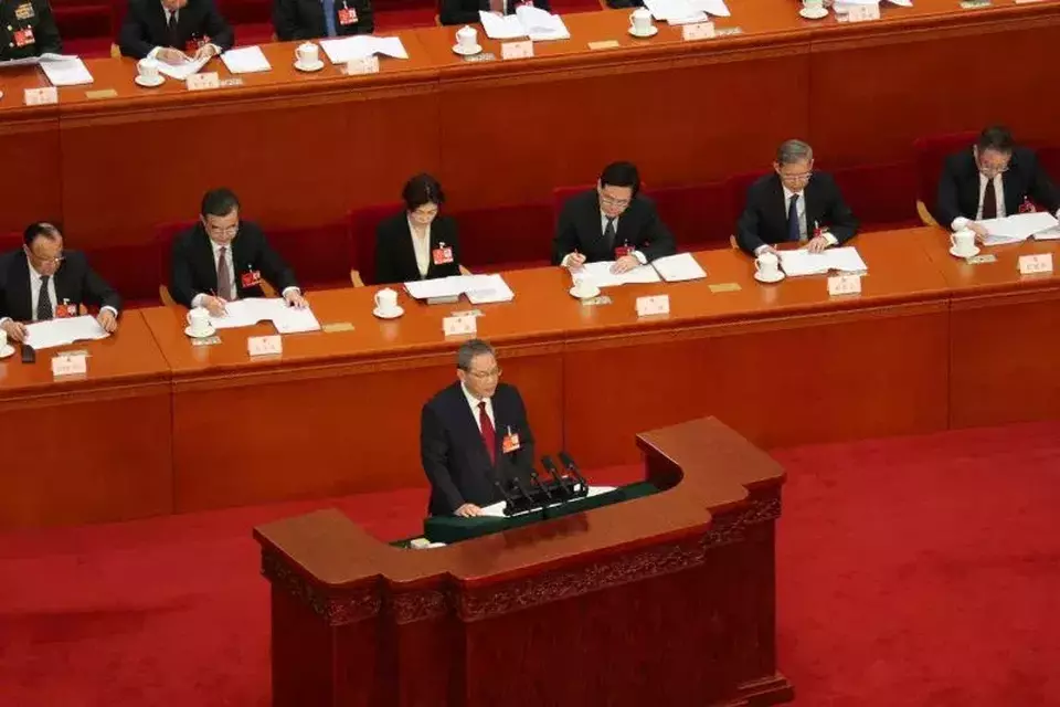 Perdana Menteri (PM) China Li Qiang menyampaikan laporan kerja pemerintah China dalam pembukaan Sidang Kongres Rakyat Nasional China (NPC) di Balai Agung Rakyat, Beijing, China pada Rabu (5/3/2024). (Foto: ANTARA/ Desca Lidya Natalia)