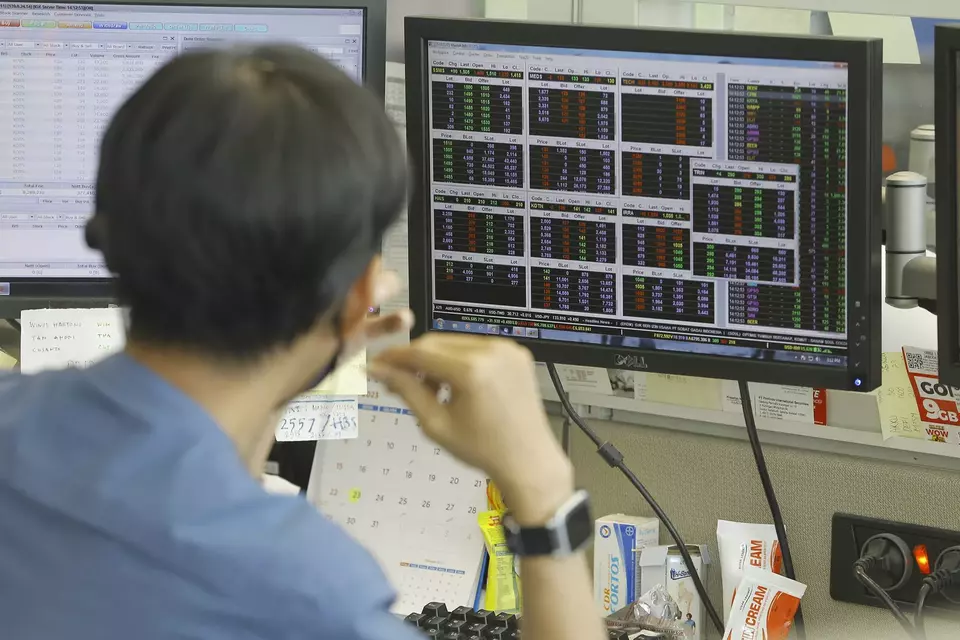 Pialang di sebuah sekuritas. (Investor Daily/David Gita Roza)
