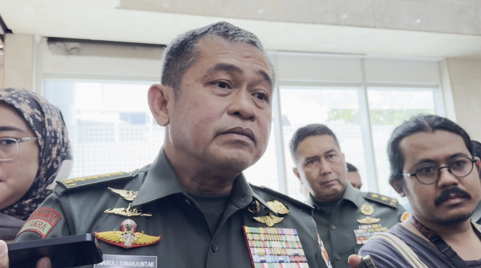 Kepala Staf Angkatan Darat (Kasad) Jenderal Maruli Simanjuntak di gedung DPR, kompleks parlemen, Senayan, Jakarta, Kamis, 13 Maret 2025. (Foto: Yustinus Patris Paat)
