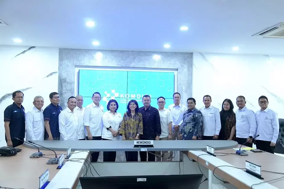 Menteri Komunikasi dan Digital (Menkomdigi) RI Meutya Hafid saat audiensi bersama Kamar Dagang dan Industri Indonesia (KADIN) bidang Industri Pos, Kurir, dan Logistik di Jakarta, Kamis (13/3/2025). (Foto: Kemkomdigi)