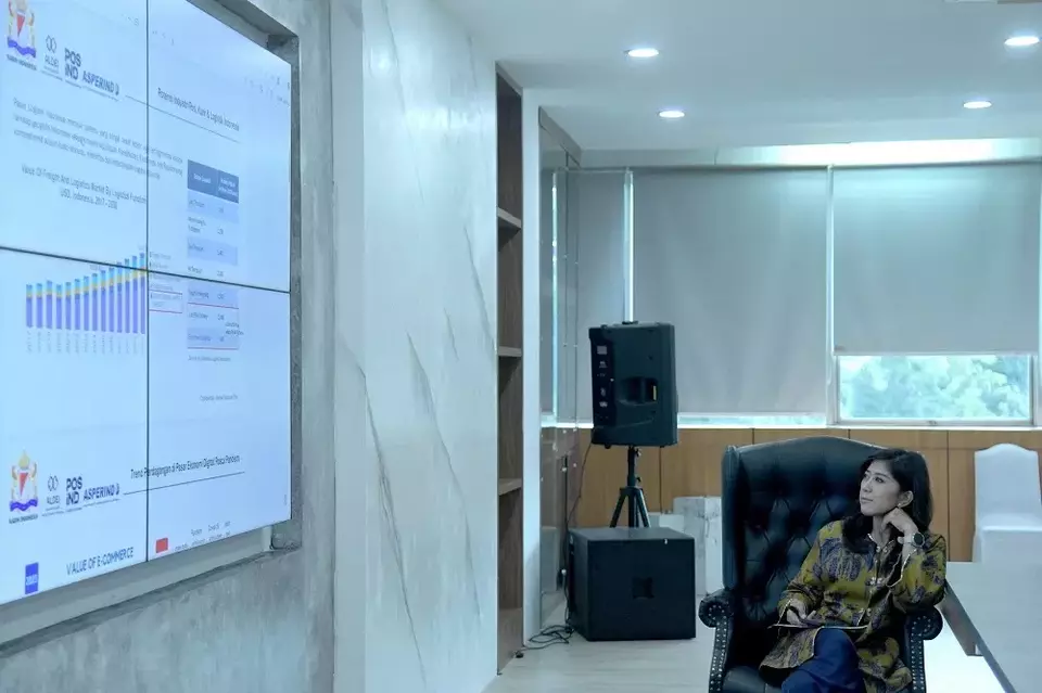 Menteri Komunikasi dan Digital (Menkomdigi) RI Meutya Hafid saat audiensi bersama Kamar Dagang dan Industri Indonesia (KADIN) bidang Industri Pos, Kurir, dan Logistik di Jakarta, Kamis (13/3/2025). (Foto: Kemkomdigi)