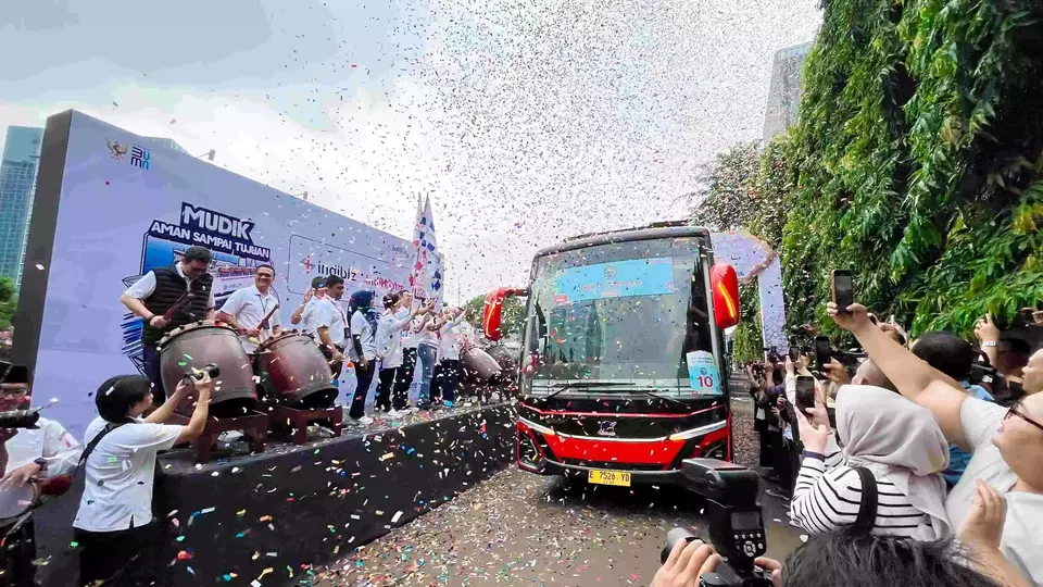 Telkomsel berangkatkan sebanyak 1100 pemudik gratis ke 6 kota tujuan. (Foto: Dok.PR)
