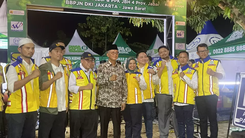 Menteri Pekerjaan Umum (PU) Dody Hanggodo meninjau Posko Mudik Lebaran Kementerian PU di Pamanukan, Pusakanagara, Kabupaten Subang, Jawa Barat, Kamis, 27 Maret 2025. (B-Universe Photo/ Monique Shafira)