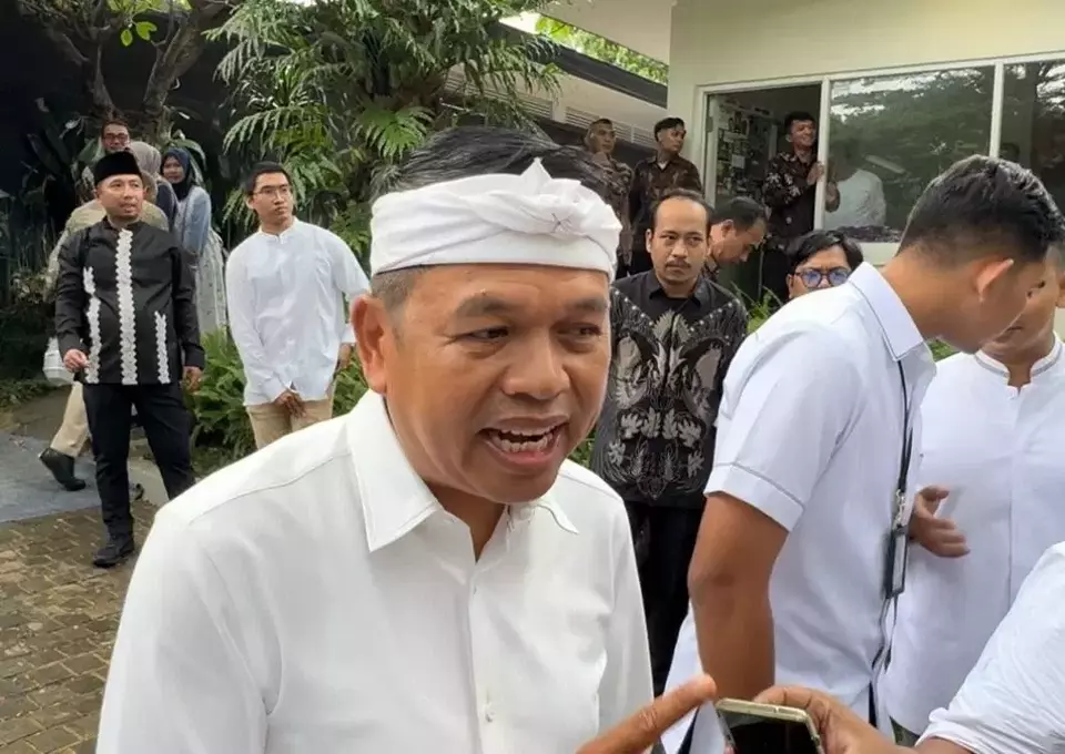Gubernur Jawa Barat (Jabar) Dedi Mulyadi seusai menghadiri acara open house Ketua MPR Ahmad Muzani di kompleks Widya Chandra, Jakarta, Rabu (2/4/2025). (B-Universe Photo/Yustinus Patris Paat)