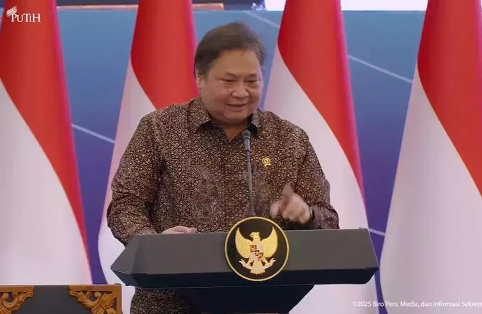 Menteri Koordinator Bidang Perekonomian, Airlangga Hartarto dalam acara Sarasehan Ekonomi Bersama Presiden Republik Indonesia di Menara Mandiri Sudirman, Jakarta, pada Selasa (8/4/2025). (Tangkapan layar: Youtube, Sekretariat Presiden)