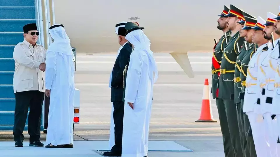 Presiden Republik Indonesia, Prabowo Subianto, tiba di Presidential Flight, Abu Dhabi, Persatuan Emirat Arab (PEA), pada Rabu, 9 April 2025, sekitar pukul 06.30 waktu setempat (WS). (Foto: BPMI Setpres/Laily Rachev)