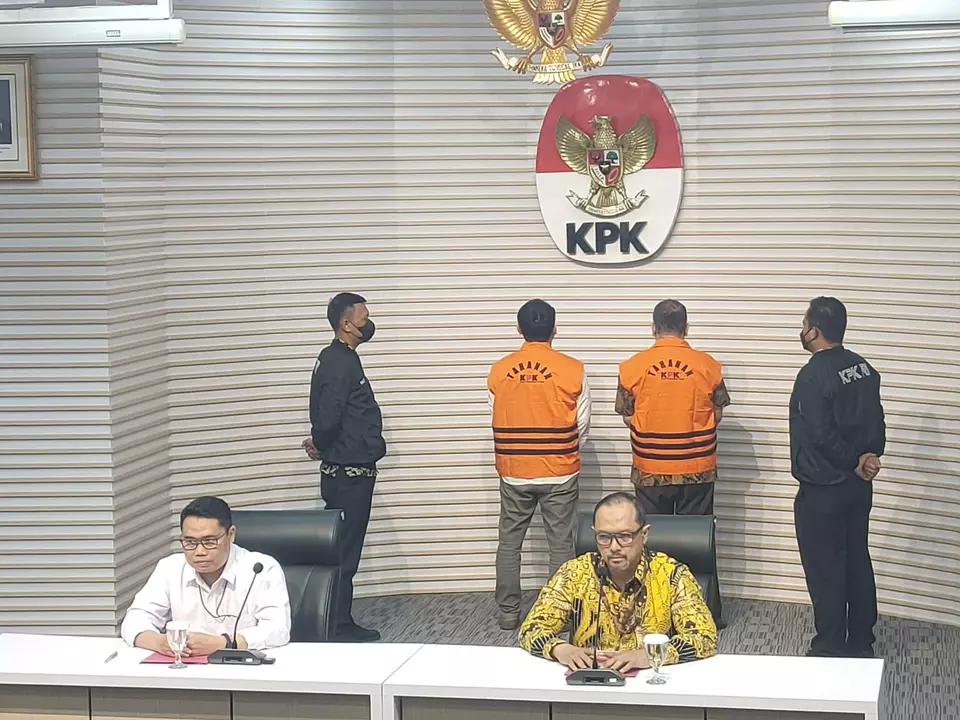 Komisi Pemberantasan Korupsi (KPK) resmi menetapkan dua tersangka terkait dugaan korupsi kerja sama jual beli gas antara PT Perusahaan Gas Negara (PGN) dan PT Inti Alasindo Energi (IAE).