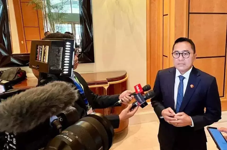 Deputi Bidang Protokol, Pers, dan Media Sekretariat Presiden Yusuf Permana memberikan keterangan pers di Mesir, Sabtu (12/4/2025). (Foto: ANTARA/HO-Biro Pers Sekretariat Presiden/a)