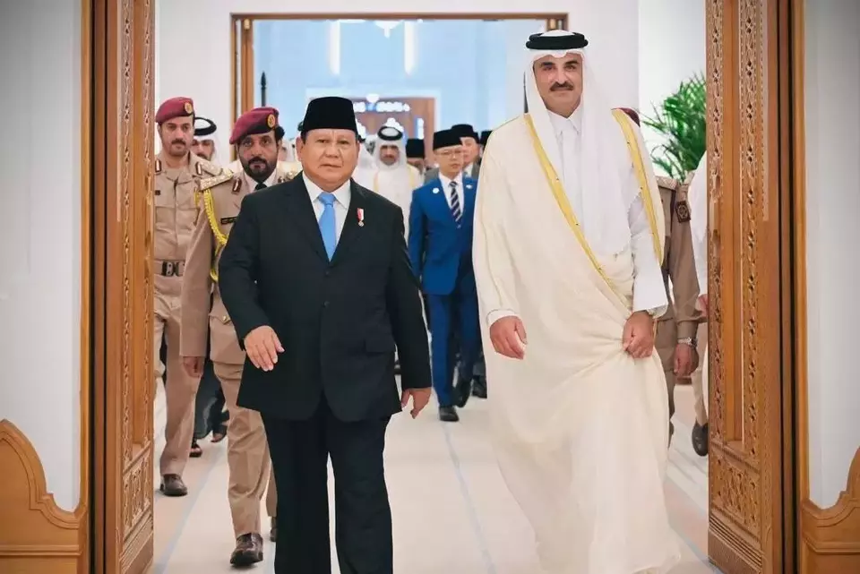 Presiden Republik Indonesia Prabowo Subianto melakukan pertemuan antara Presiden Prabowo dan Emir Qatar, Sheikh Tamim Bin Hamad Al-Thani, yang berlangsung di Istana Amiri Diwan, Doha, Qatar, pada Minggu (13/4/2025). (Foto: BPMI Setpres/Laily Rachev)