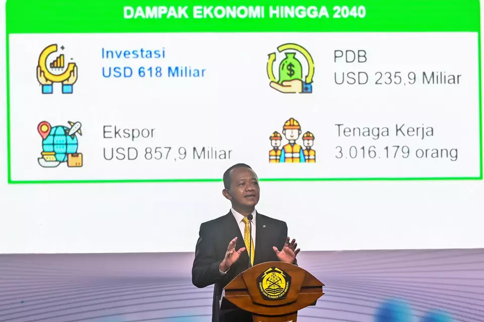 Menteri Energi dan Sumber Daya Mineral (ESDM) Bahlil Lahadalia memberikan paparan pada pembukaan Global Hydrogen Ecosystem 2025 di Jakarta International Convention Center (JICC), Selasa (15/4/2025). (ANTARA FOTO/Rivan Awal Lingga)