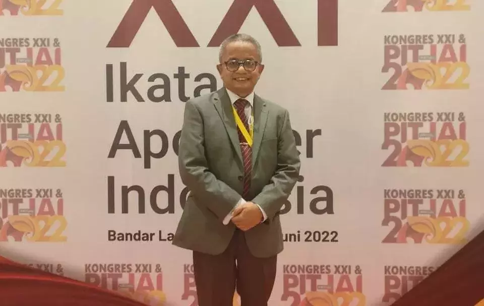 Ketua Umum Ikatan Apoteker Indonesia Noffendri Roestam