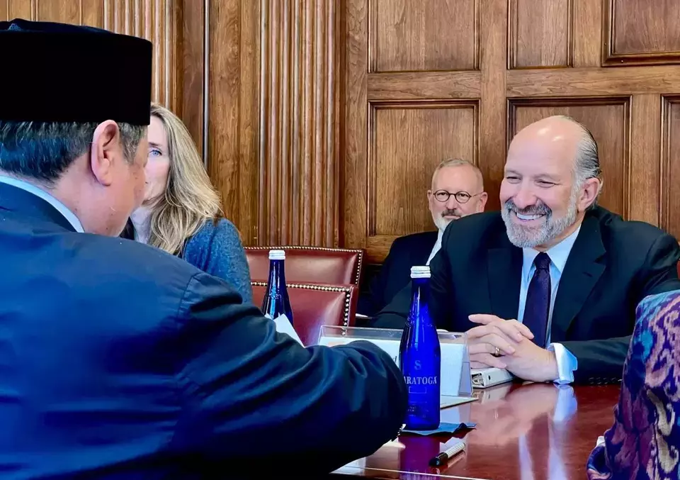Menteri Koordinator Bidang Perekonomian Airlangga Hartarto (kiri) dan United States Secretary of Commerce, Howard Lutnick (kanan), dalam pertemuan negosiasi tarif di Washington DC, AS. (Foto: Kemenko Perekonomian)