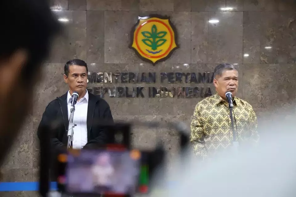 Menteri Pertanian dan Keterjaminan Makanan Malaysia Datuk Seri Mohammad Bin Sabu (kiri) melakukan pertemuan Menteri Pertanian Andi Amran Sulaiman di kantor Pusat Kementerian Pertanian, Jakarta, Selasa (22/4/25). (Foto: Istimewa)
