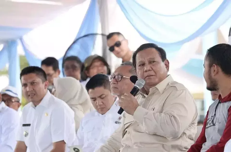 Presiden Prabowo Subianto saat acara gerakan menanam padi serentak 14 Provinsi di Desa Simpang Pelabuhan Dalam, Ogan Ilir, Palembang, Sumatera Selatan, Rabu (23/4/2025). (Foto: BPMI Setpres)