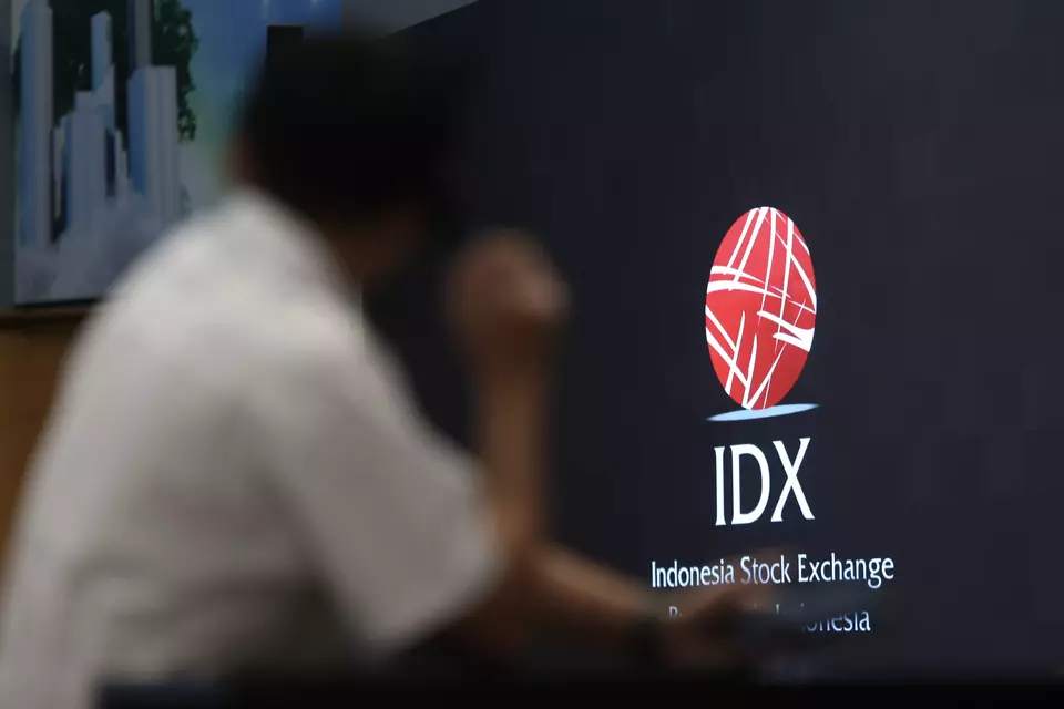 Pengunjung berada di galeri BEI, Jakarta. (Investor Daily/David Gita Roza)