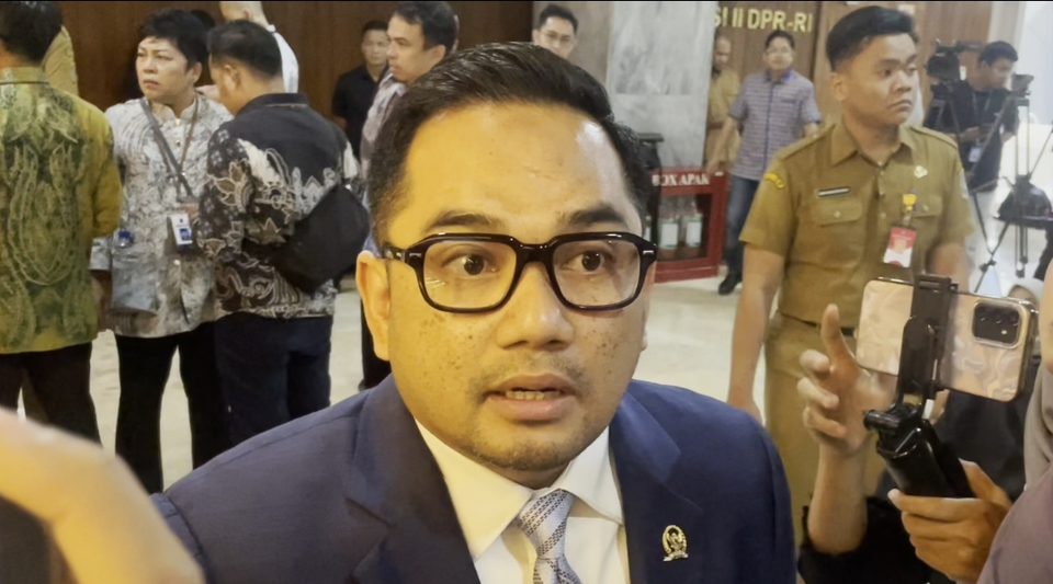 Ketua Komisi II DPR Rifqinizamy Karsayuda di gedung DPR, kompleks parlemen, Senayan, Jakarta, Senin, 28 April 2025. (Foto: Yustinus Patris Paat)
