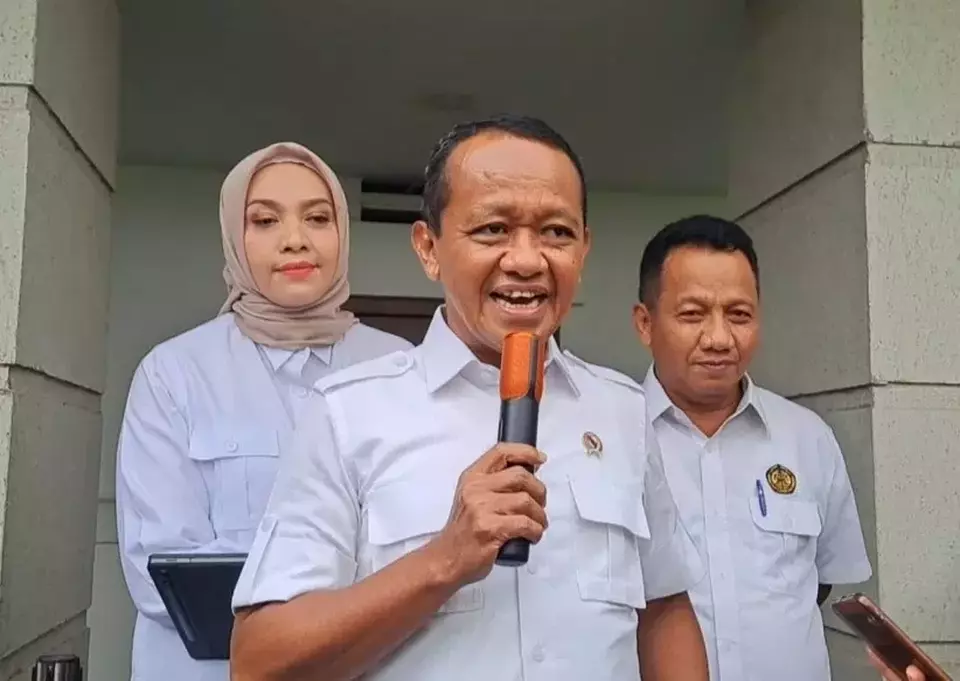 Menteri Energi dan Sumber Daya Mineral (ESDM) Bahlil Lahadalia di kantor Kementerian ESDM, Jakarta, Kamis (5/6/2025). (B-Universe Photo/Bambang Ismoyo)