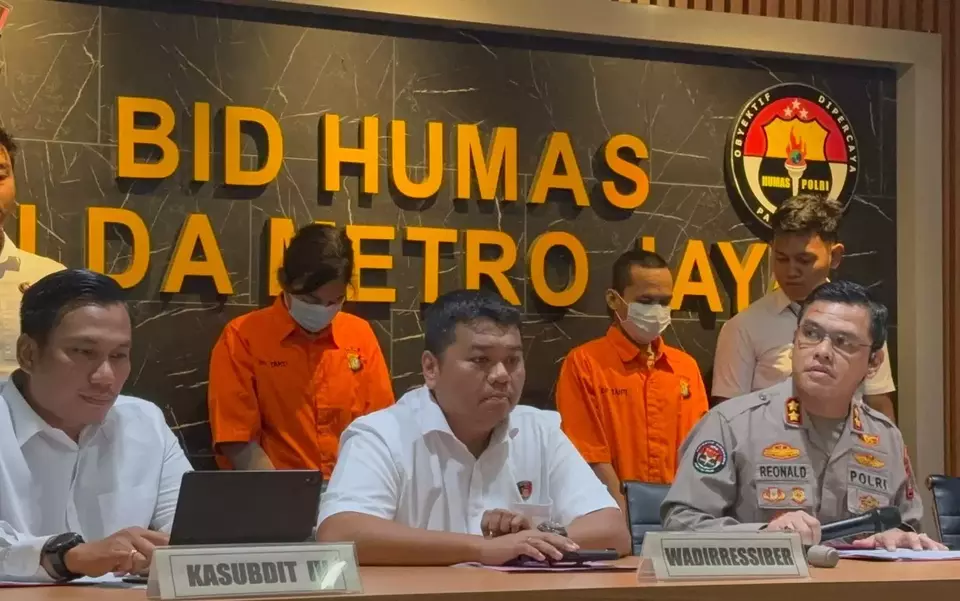 Direktorat Reserse Siber Polda Metro Jaya dalam konferensi pers modus penipuan yang dialami nasabah PT Taspen di Jakarta, Kamis (5/6/2025). (B-Universe Photo/Stefani Wijaya)