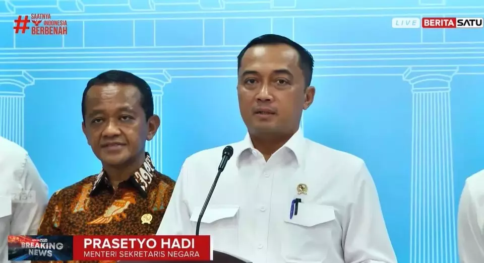 Tangkapan layar keterangan resmi Mensesneg Prasetyo Hadi soal tambang nikel Raja Ampat di Jakarta, Selasa (10/6/2025). (Sumber: YouTube/ BeritaSatu)