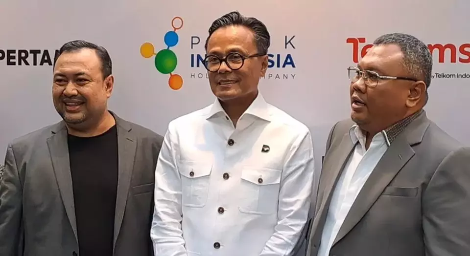 Chief Operating Officer/ COO Badan Pengelola Investasi Daya Anagata Nusantara alias BPI Danantara Dony Oskaria (tengah) mengungkapkan besaran dividen yang akan dikelola oleh pihaknya. (Foto: B-Universe/ Bambang Ismoyo)