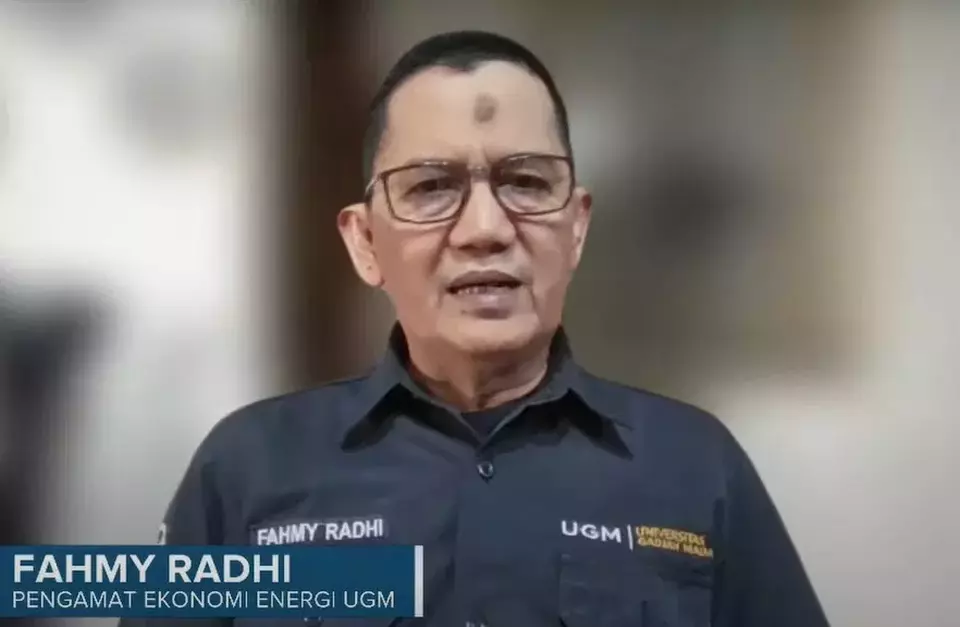 Tangkapan layar - Pengamat Ekonomi Energi Universitas Gadjah Mada (UGM) Fahmy Radhi dalam program Investor Daily Talk, Rabu (18/6/2025). (Sumber: B-Universe)