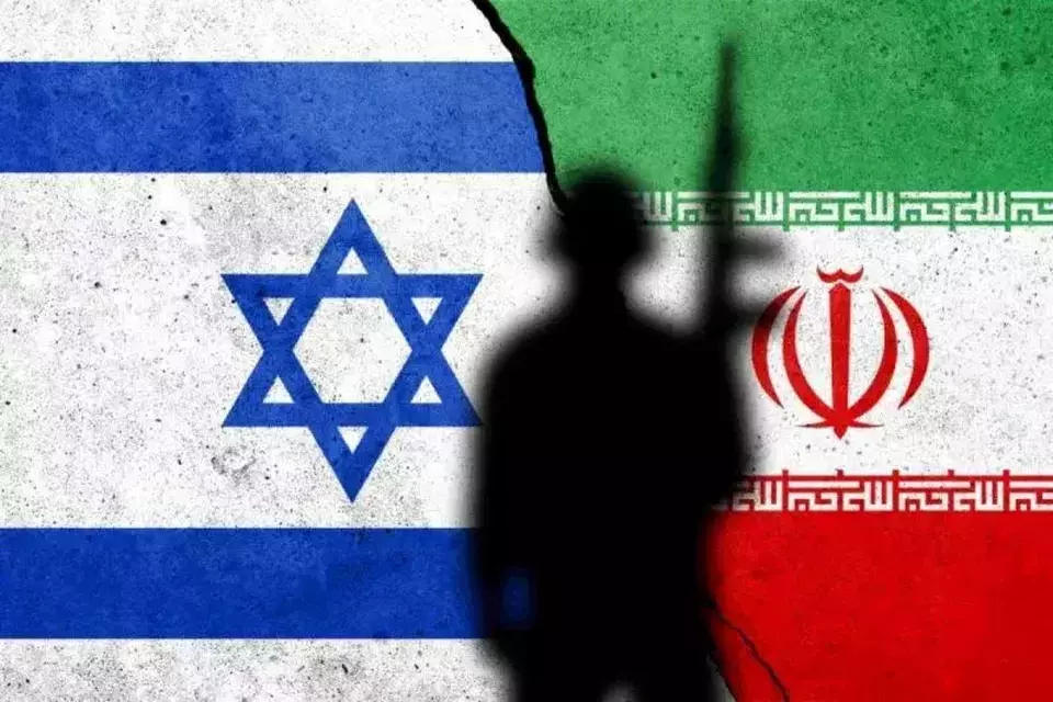 Ilustrasi bendera Iran dan Israel. (Foto: ANTARA/Shutterstock/aa)