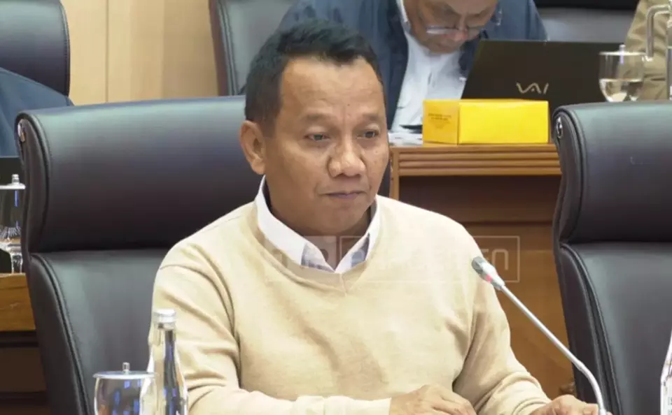 Plt. Direktur Jenderal Minyak dan Gas Kementerian ESDM, Tri Winarno dalam rapat bersama Komisi XII DPR di Gedung Parlemen, Jakarta, Senin (30/6/2025).