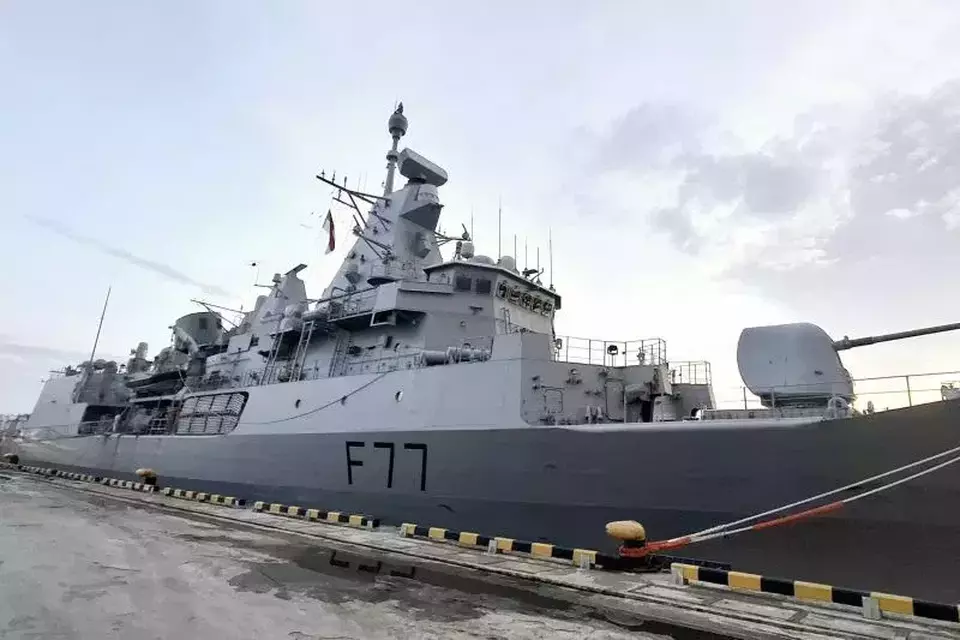 Kapal fregat Angkatan Laut Kerajaan Selandia Baru (RNZN) HMNZS Te Kaha yang sedang merapat di Tanjung Priok, Jakarta Utara. (Foto: ANTARA/HO-Kedutaan Besar Selandia Baru di Jakarta)